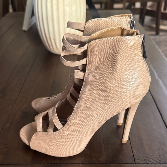 Steve Madden Tan Strappy Heels - Picture 2 of 5